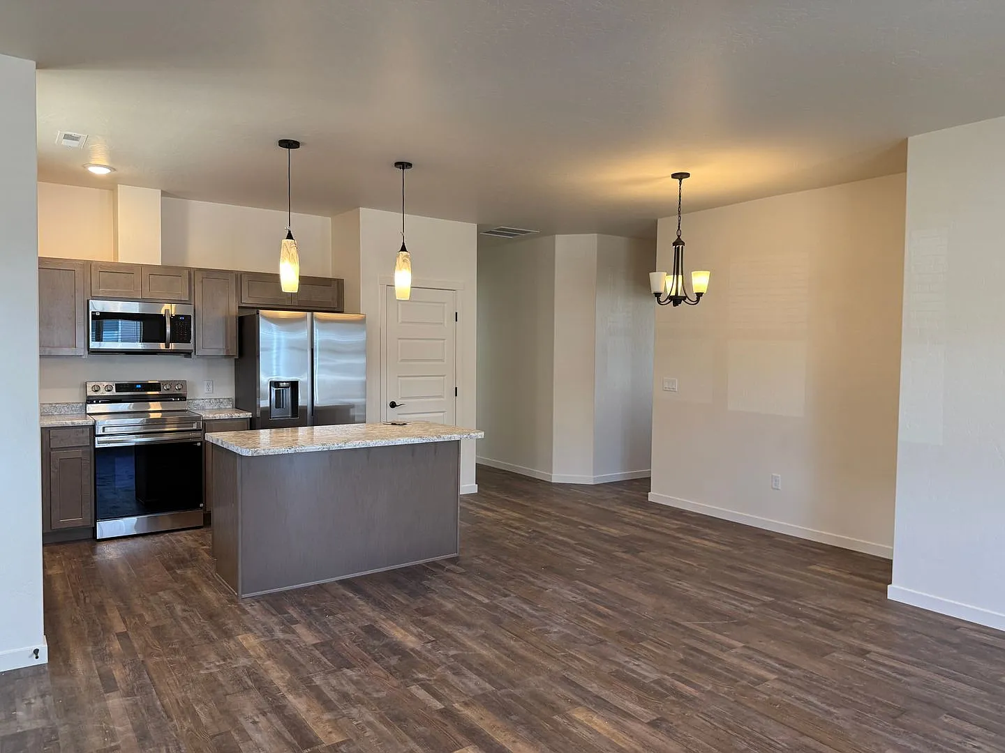 Available Now. New 3 bed, 2 bath home — Photo 4