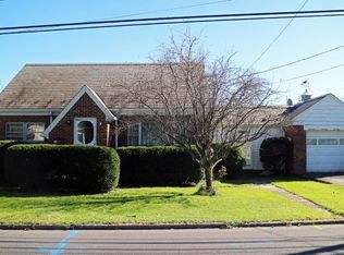 1112 Blue Valley Dr, Pen Argyl, PA 18072