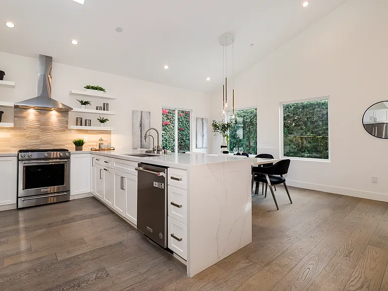 15122 Morrison St — Photo 27