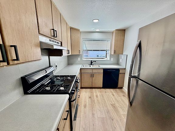 5th image of 3920-3924 E 1st St #3920