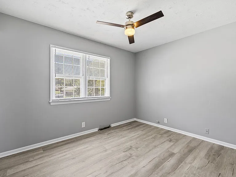 5508 S 122nd St — Photo 12