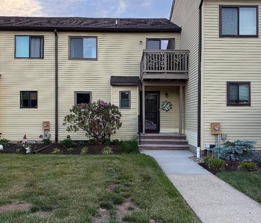1st image of 7 Lake Ct