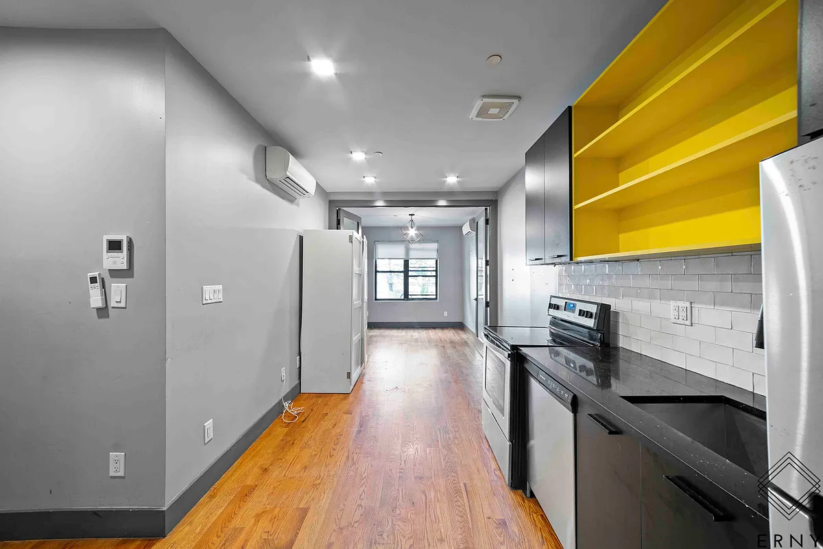 Building Photo - 1764 Union St #2B