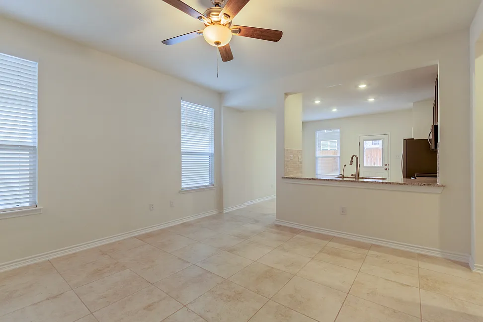 3 bed, 1242 sqft, $1,550 — Photo 4