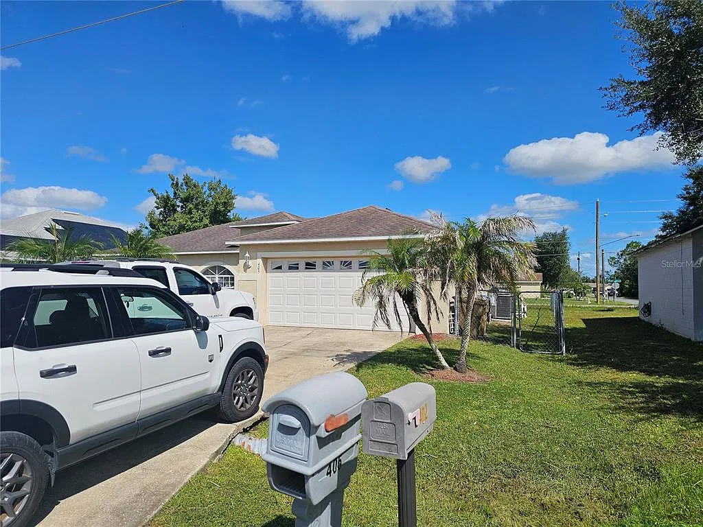 3 bed, 2.0 bath, 1224 sqft, $2,100 — Photo 3