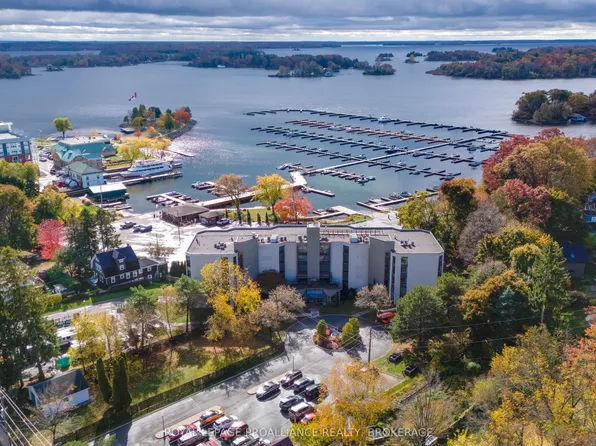 50 Market St #302, Gananoque, ON K7G 2M3