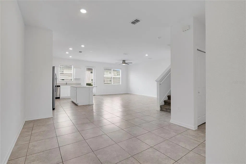 4 bed, 3.5 bath, 1944 sqft, $2,400 — Photo 3