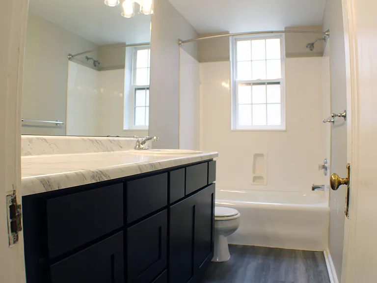Forest View Apts. — Photo 13