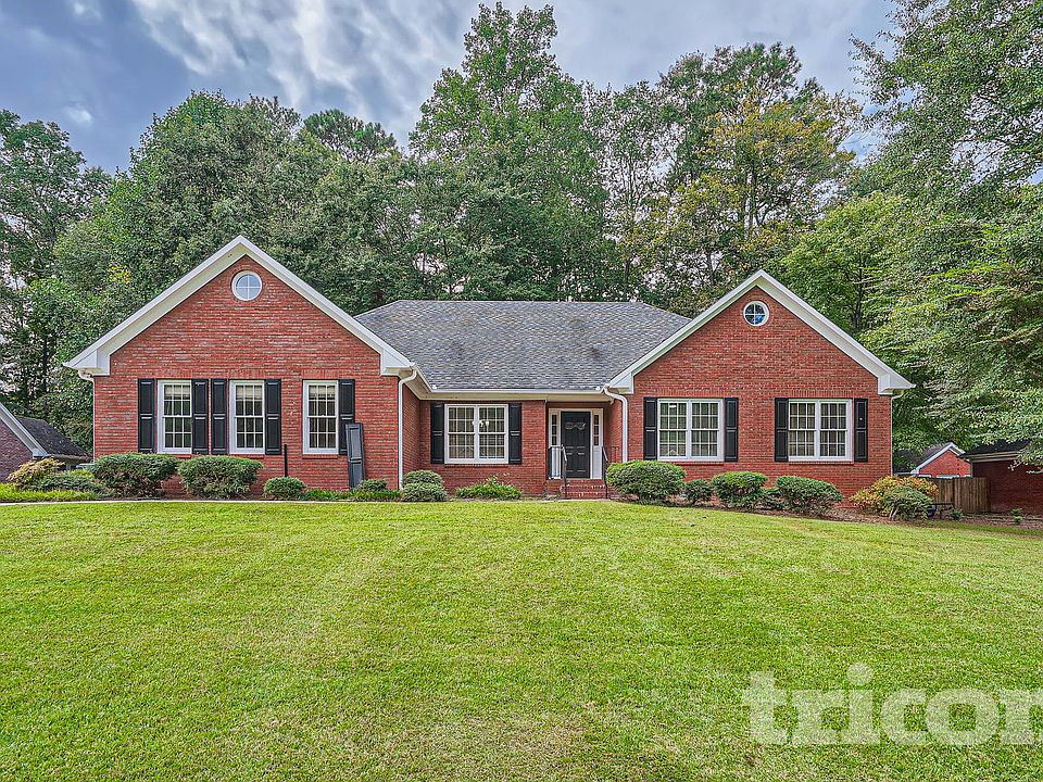 1st image of 229 Ivy Creek Dr