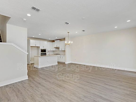 5th image of 24 Seaport Ln