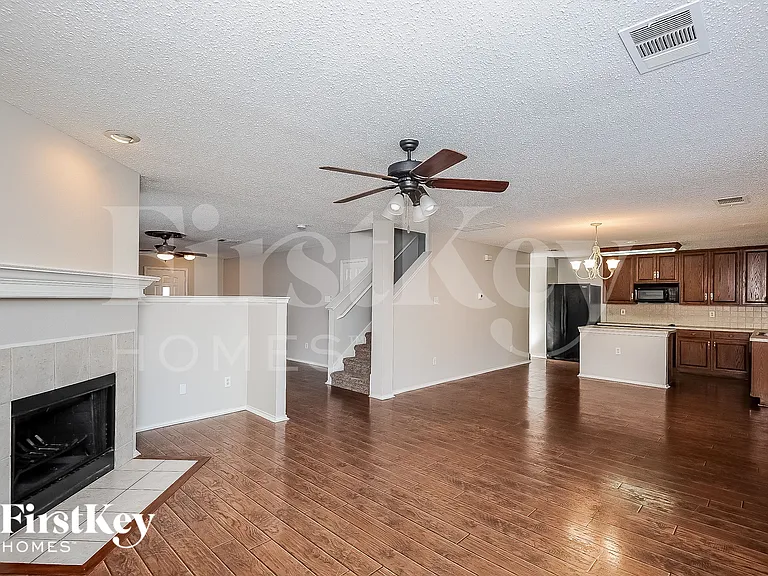 13413 Lost Spurs Rd — Photo 4