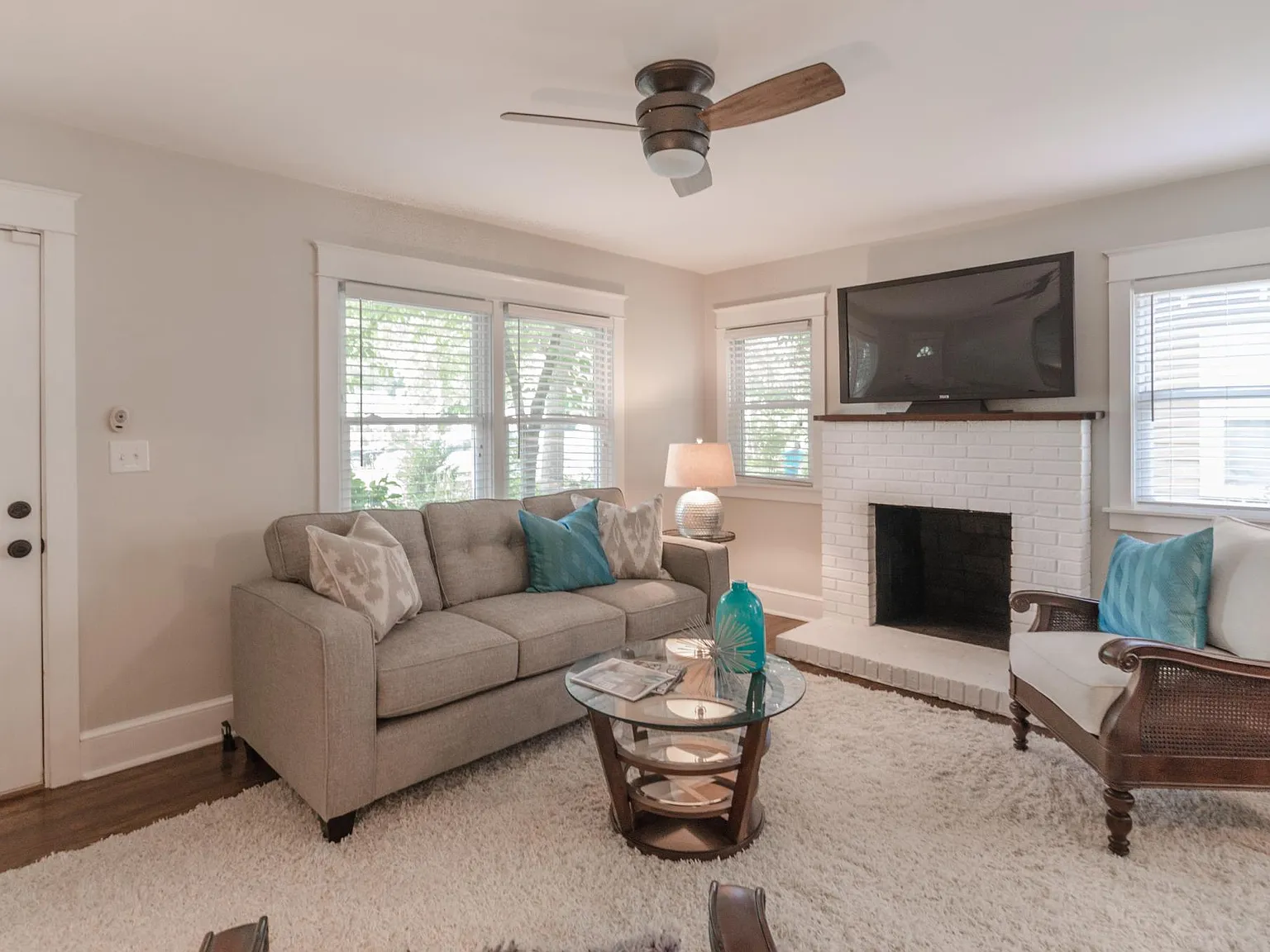 3721 Oakwood Ave — Photo 2