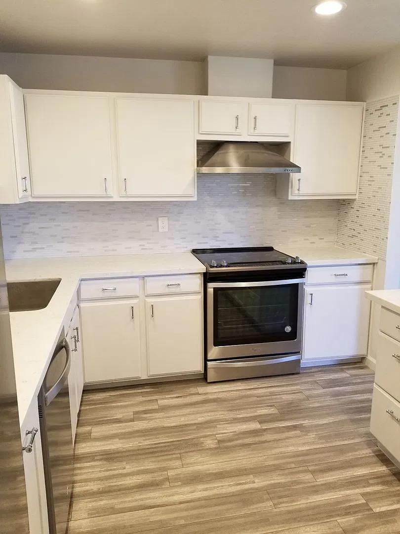 Charming 2 bedroom, 2 bath — Photo 4
