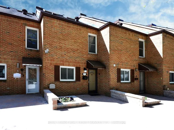 442 Perth Ave #18, Toronto, ON M6P 3Y7