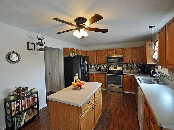 5th image of 929 McMunn St