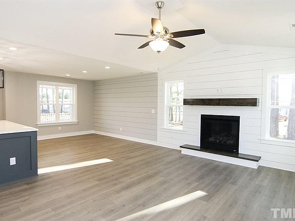 5th image of 636 S Peedin Ave