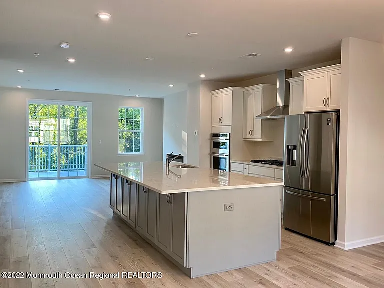 102 Arose Ln — Photo 2