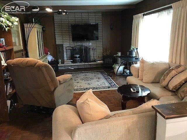 2nd image of 3802 Circle Dr