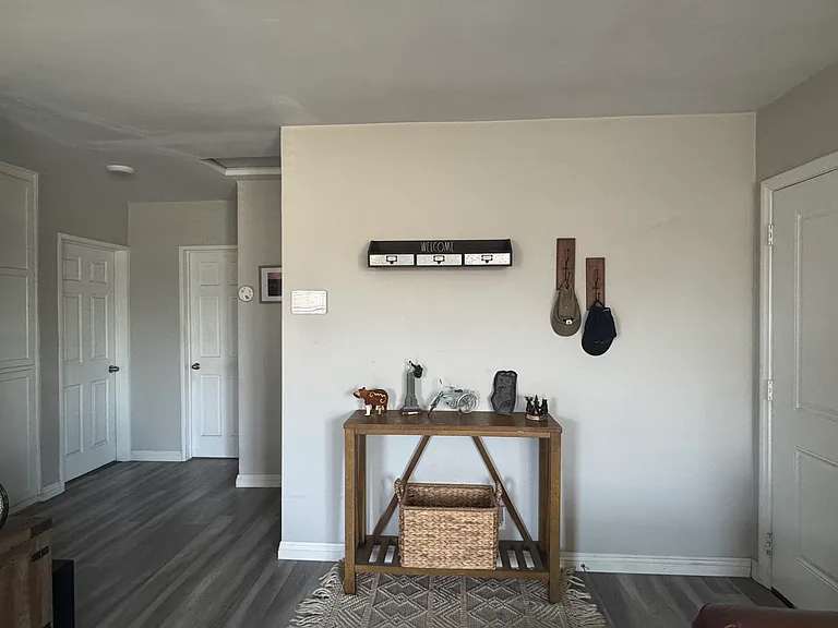 221 S Fonda St — Photo 4
