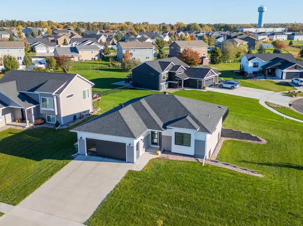 2411 Larkspur Ridge Dr, Brookings, SD 57006