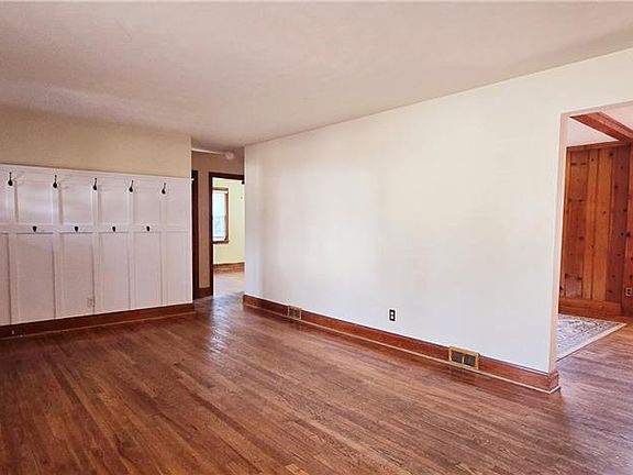 5th image of 104 Cypress Rd