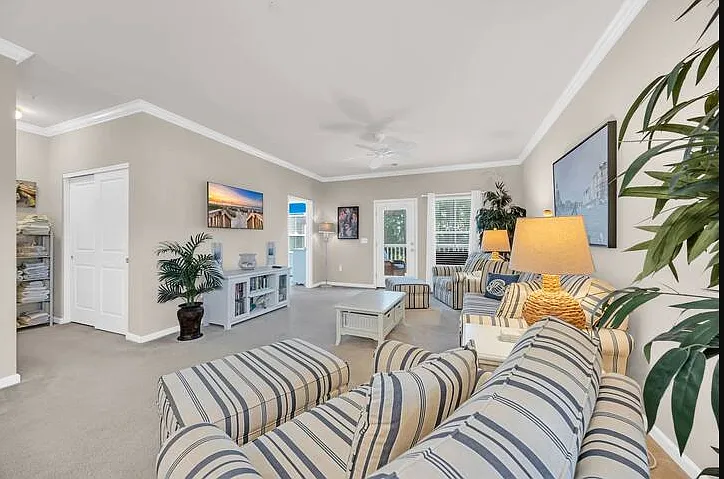 6253 Catalina Dr — Photo 1
