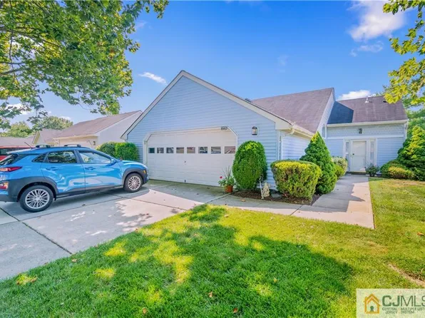646 Nutley Dr #D, Monroe Township, NJ 08831