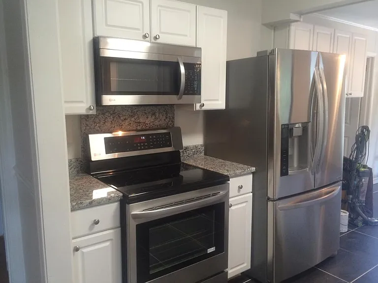 214 Pinehill Dr — Photo 2