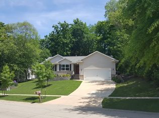 1803 Greenlefe Dr NW, Cedar Rapids, IA 52405