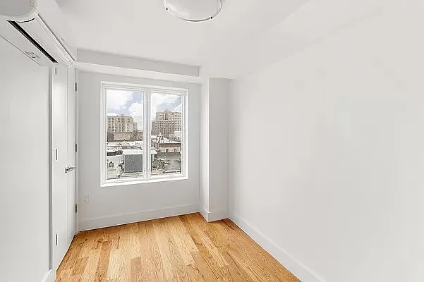 Rented by EXR | media 9