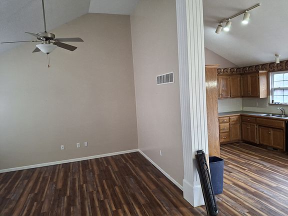 5th image of 619 Patrick Dr