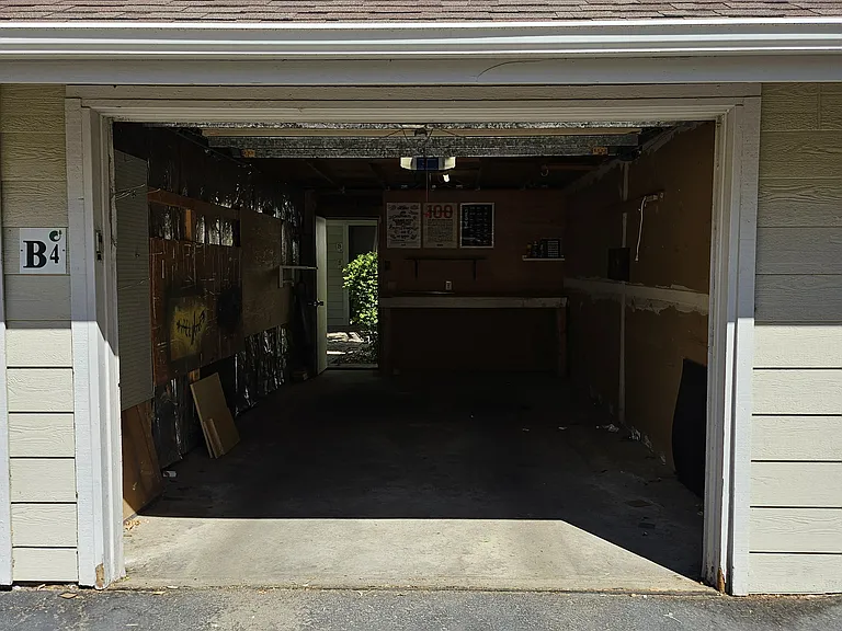 3500 Rolling Green Dr #B4 — Photo 3