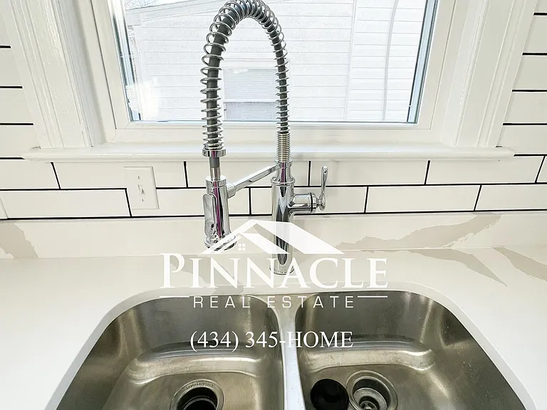 702 Mansfield Ave — Photo 13