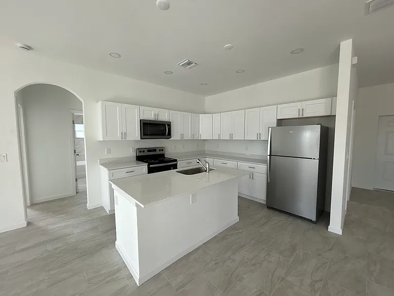 3005 31st St W — Photo 5
