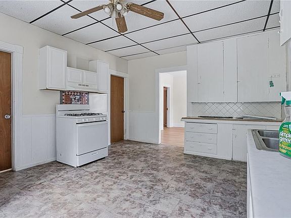 3rd image of 913 Social St Floor 2
