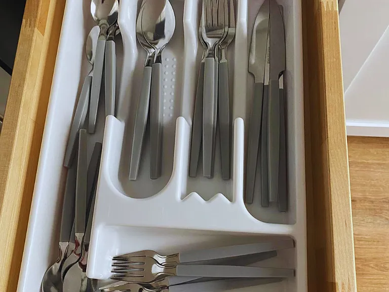 Cutlery set including spoons, forks and knives for your use.