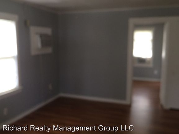 4th image of 10 N Hudson St