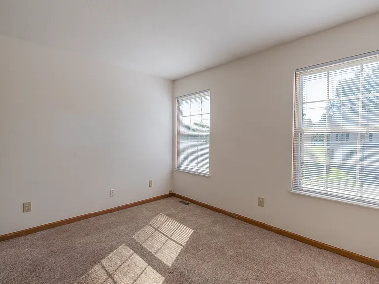 240 Richards Dr — Photo 37