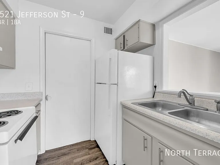 4521 Jefferson St #9 — Photo 2