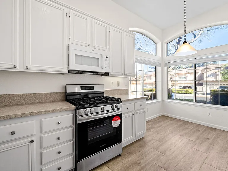 2394A Greenbriar Dr — Photo 16