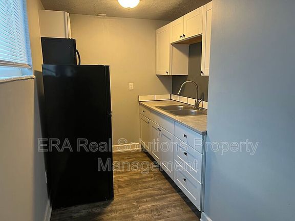 3rd image of 745 Oak St #1