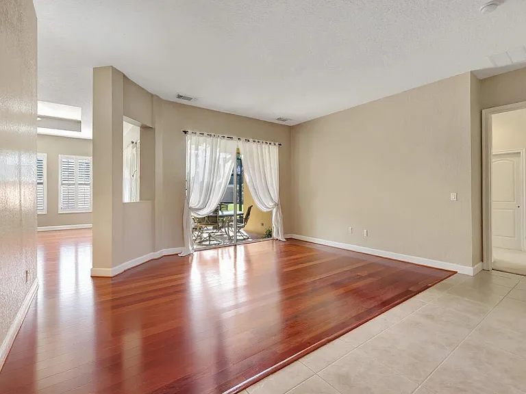 827 SW Grand Reserves Blvd — Photo 6