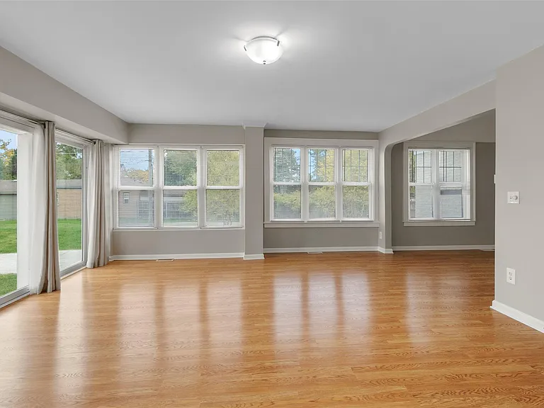 33316 Jefferson Ave — Photo 14