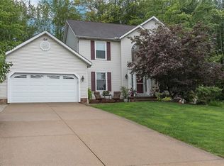 9890 Weathersfield Dr, Mentor, OH 44060