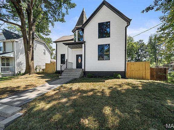 3rd image of 6252 Famous Ave