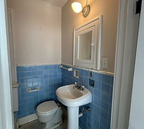 5th image of 824 Court St #B