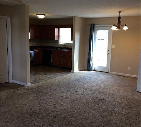 3rd image of 570 Oakmont Dr
