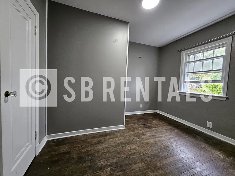 1325 N Elmer St — Photo 6