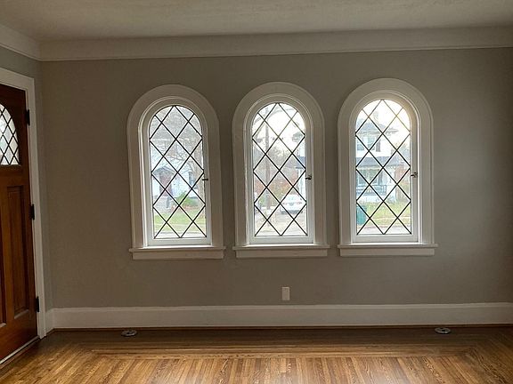 5th image of 3636 Ravenwood Ave