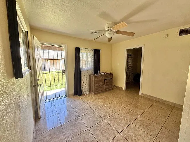 2 bed, $700 — Photo 3